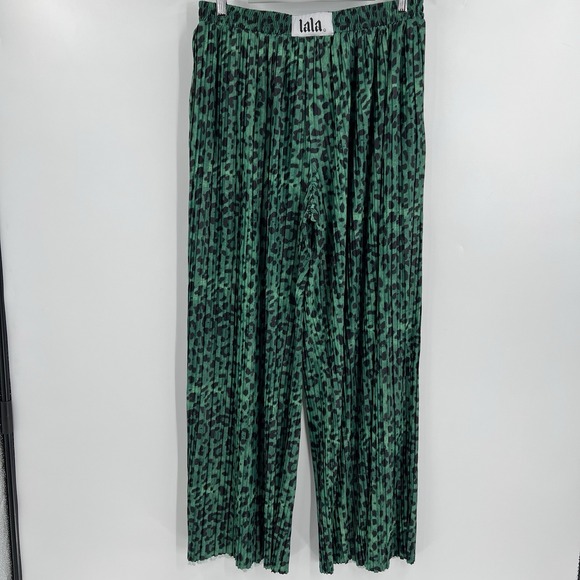 Dressed In Lala Total Knock Out Pleated Boxer Pants Emerald Leopard Size Large - Picture 3 of 10